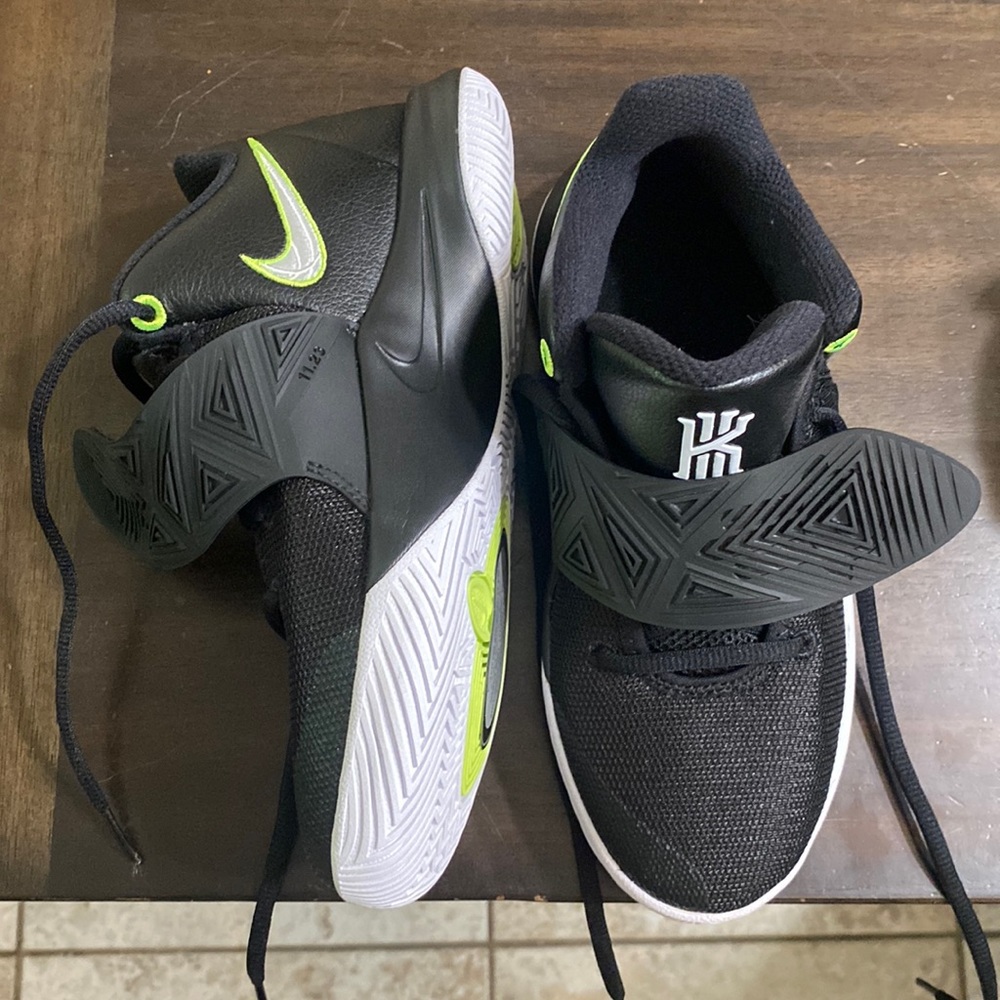 💛 Nike • 3.5Y kids • Tennis Shoes